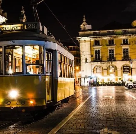 Pied A Terre Tram 28 *