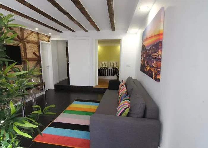 Pied A Terre Tram 28